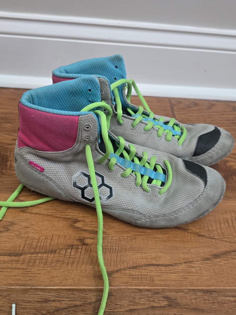 Men's Athletic High-Top Shoes in Gray with Pink & Blue Accents